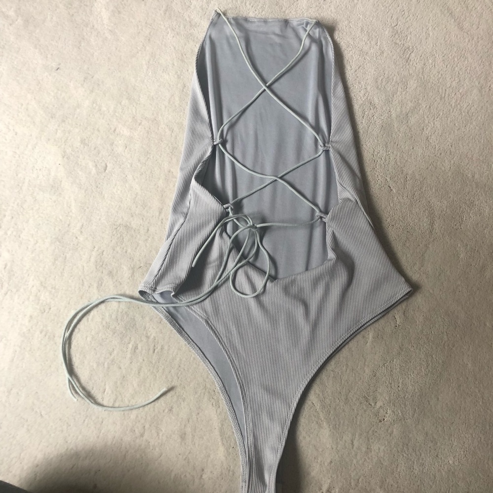 square cut lace up back bodysuit - Picture 3 of 8
